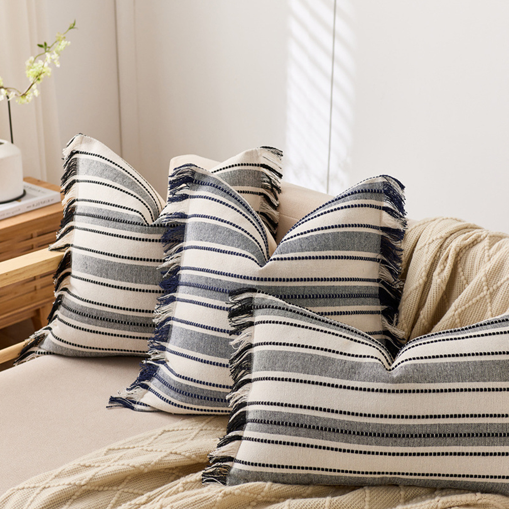 Rojtos párna deco párna elegáns élbojtokkal